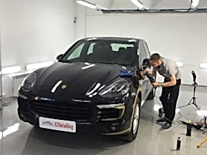 Детейлинг кузова автомобиля включает в себя не только очистку, но и дальнейшую защиту поверхностей, а так же ремонт если он необходим.